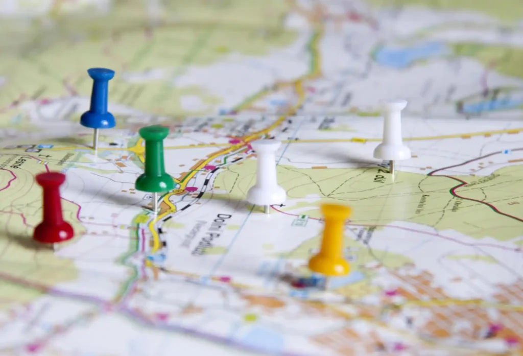 grouping travel locations on map for itinerary planning