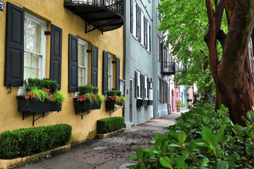 rainbow row charleston SC colorful houses